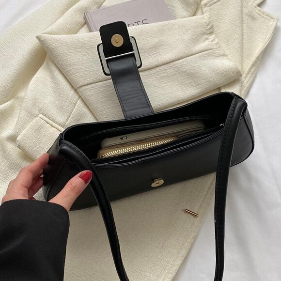 Black Casual Women's Belt Buckle Tote Bag - Picture 4 of 5